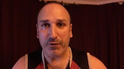 El enfermero Joan Pons puntualizó que la vacuna no previene que el virus entre en su cuerpo