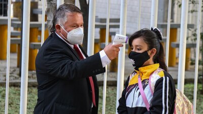 Son los principales y más altos transmisores del virus y deben ser vacunados cuanto antes