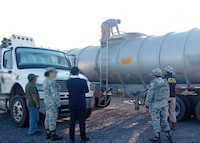 Incautan más de 130 mil litros de combustibles y 4 tractocamiones en Querétaro