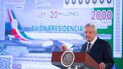 El presidente hizo oficial la rifa del avión presidencial y aseguró que el dinero obtenido se usará para equipo médico