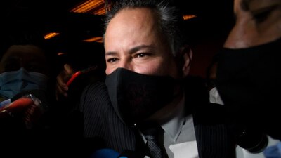 De acuerdo con una fuente, el funcionario es asintomático