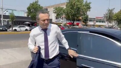 El exfuncionario llegó en un Mecerdes Benz al Reclusorio