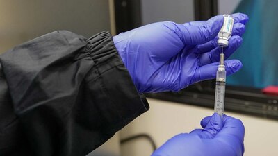 Los jóvenes de 16 o 17 años de edad solamente podrán recibir la vacuna de Pfizer-BioNTech