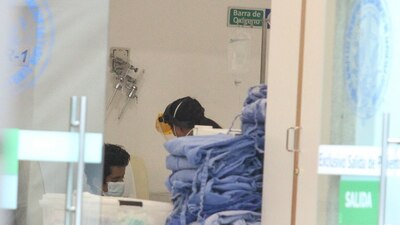 Pacientes que contraen variantes COVID corren más riesgo de ser hospitalizados