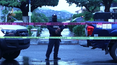 Peritos y autoridades recabaron datos de la escena del crimen para abrir la investigación