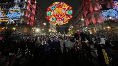 Encendió el alumbrado especial por las celebraciones de la Independencia de México