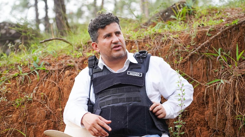 Detienen a tres personas por su presunta relación con el homicidio de Carlos Manzo