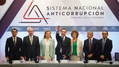 Con el nombramiento de Ricardo Salgado (al centro) comienza a operar el Sistema Naciona Anticorrupción