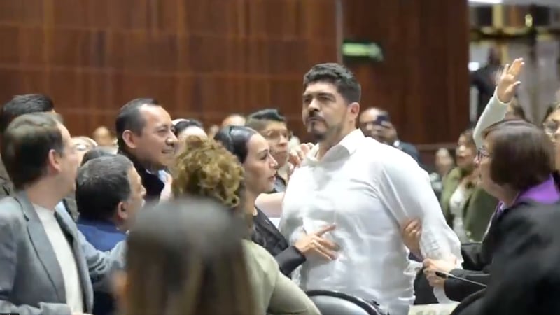 Piden hacer antidoping al diputado morenista Zenyazen Escobar tras pleito en San Lázaro