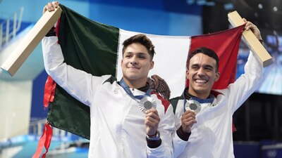 Osmar Olvera y Juan Celaya se llevaron la medalla de plata para México en clavados sincronizados