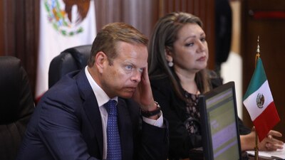 Arturo Escobar, coordinador de los diputados del PVEM, aseguró que serán un partido independiente