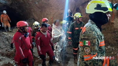 Logran sacar con vida a minero en Sinaloa