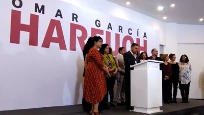 Con todo su equipo anunció su aspiración