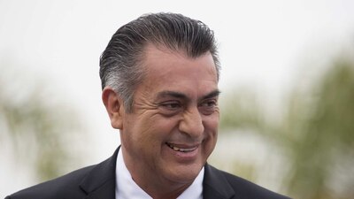El gobernador jugó con su 'amistad' con Dios vía una aplicación de mensajería instantánea