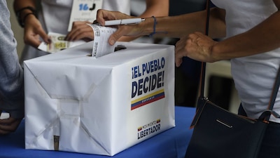 Miles de venezolanos acudieron a votar para mostrar su rechazo al presidente Nicolás Maduro