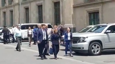 López Hernández explicó que "la reunión no era que (el presidente) mandara un mensaje