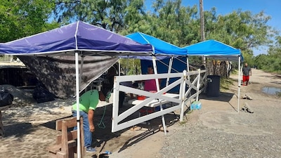 Familiares de los mineros iniciaron el desalojo del campamento