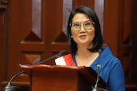 Entre protestas, la derechista Keiko Fujimori asume la presidencia del Perú