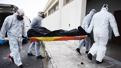 Documentan que han ocurrido 101 mil 996 decesos de hispanos a causa de la pandemia