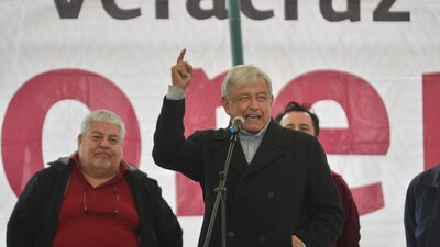 AMLO, en gira por Veracruz, responde ante las acusaciones de populismo