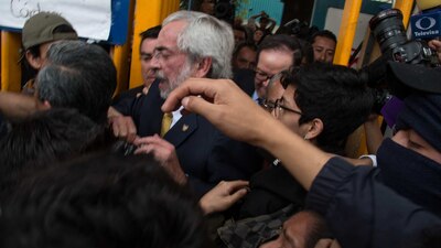 El rector acudió al plantel Azcapotzalco pero al salir no le fue nada bien