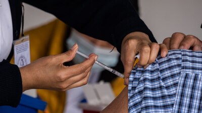 Del 1 al 5 de junio, se aplicará la vacuna AstraZeneca a las personas que recibieron ya la primera dosis