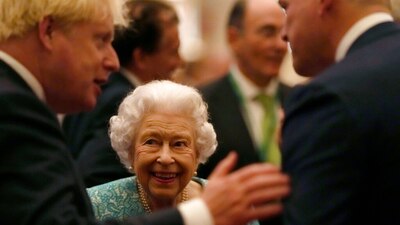 Médicos recomiendan a la reina Isabel II a descansar, permanecerá en el Castillo de Windsor