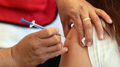 Ómicron provoca síntomas como fatiga, dolores de cabeza y cuerpo y dolores de garganta y tos