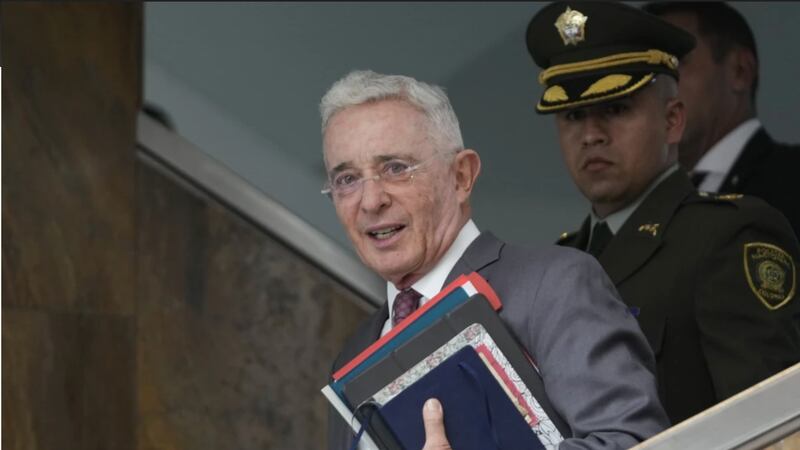 Álvaro Uribe, expresidente de Colombia, es declarado culpable por soborno y fraude procesal