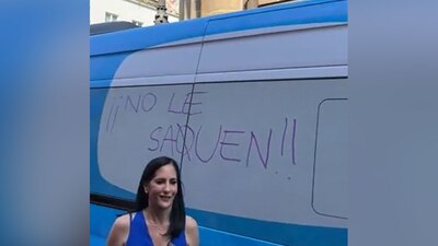 La alcaldesa pintó su 'Limonsina' con un mensaje para diputados de Morena