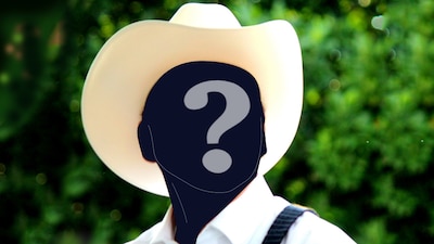 Es priista, tiene 47 años y está a punto de irse del estado...