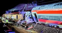 Descarrila tren de alta velocidad y deja al menos 10 muertos en España