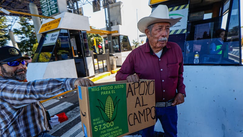 Segob reporta bloqueos de transportistas en al menos 11 estados