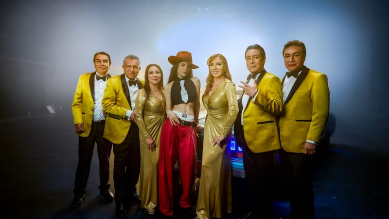 ¡De México para el Mundo! Belinda y los Ángeles Azules lanzan el tema mundialista ‘Por ella’