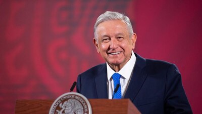 El mandatario dijo que una vez l mes quiere ocupar el Zócalo, por lo que pediría a FRENAAA que se mueva por un día