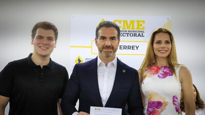 Este sábado recibió su constancia de mayoría