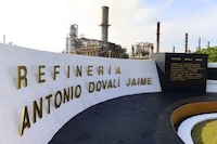 Muere trabajador tras explosión e incendio en refinería de Pemex en Salina Cruz