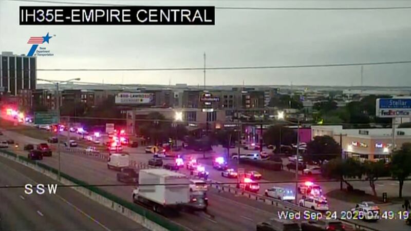 Tirador ataca centro de detención migrante en Dallas