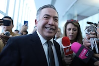 Enrique Inzunza reaparece en el Senado; dice que señalamientos de EU en su contra son “patrañas”