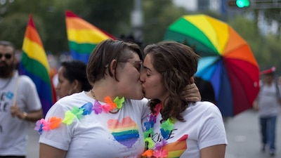 Las personas en matrimonio del mismo sexo sí pueden ser beneficiadas con esta prestación