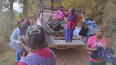 Las mujeres desmantelaron los quipos de bombeo