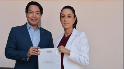 Mario Delgado le entregó los resultados a Claudia Sheinbaum