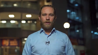 incluirá en la denuncia la solicitud hecha para controlar sus llamadas