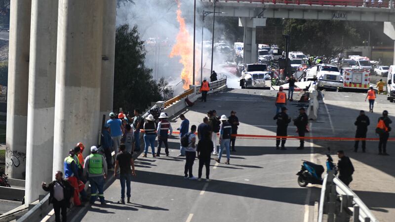 Aumenta a 10 la cifra de fallecidos por la explosión de pipa en puente de la Concordia, en Iztapalapa