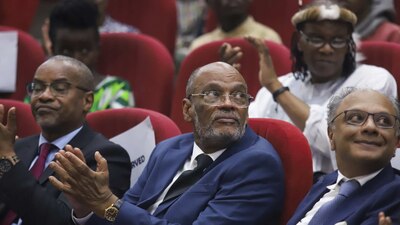 Dijo que dejará su puesto una vez se haya formado un consejo de transición en el país