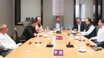En la reunión estuvieron presentes representantes del PRI, PT, PAN, PVEM, PRD y MC