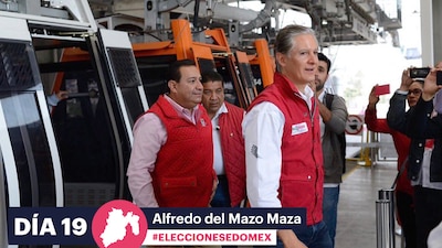 El priista se trasladó en dos estaciones del teleférico en Ecatepec.