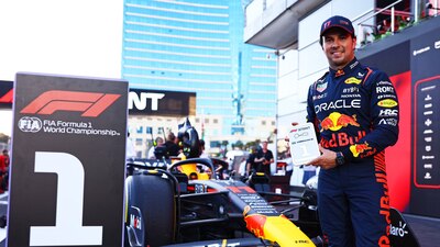 El mexicano ganó este domingo el Gran Premio de Azerbaiyán luego de triunfar ayer en la carrera sprint