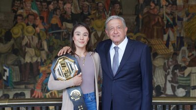 El mandatario dijo que la joven es un orgullo para el país