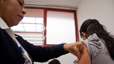 La Secretaría de Salud lleva a cabo campañas de vacunación contra el sarampión